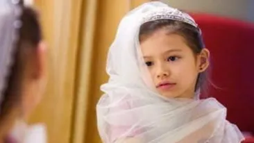 Cumplit! Aceasta fetita a fost obligata sa se marite la doar 8 ani, cu un barbat mult mai batran! Ce s-a intamplat in noaptea nuntii