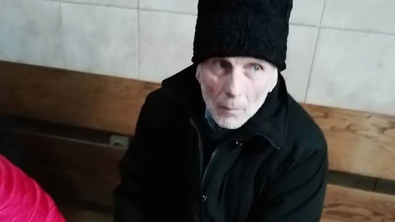 Bătrânul din imagine este Popa Zaharia din Suceava. E halucinant cum l-a fotografiat un padurar