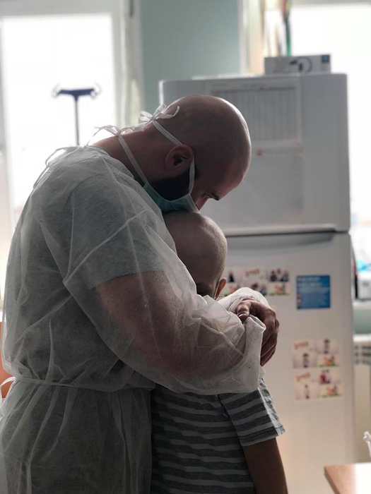 Codin Maticiuc și Mihai Bendeac au vizitat copiii bolnavi de cancer dintr-un spital: „De la doi păcătoși, acum, în Săptămâna Mare transmitem sănătate”