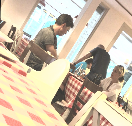Bianca și fratele ei s-au văzut la un restaurant