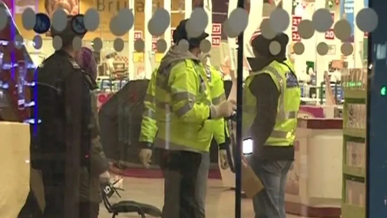 Scene de groaza in Bucuresti! Doi barbati au fost injunghiati intr-un hipermarket sub privirile a sute de oameni