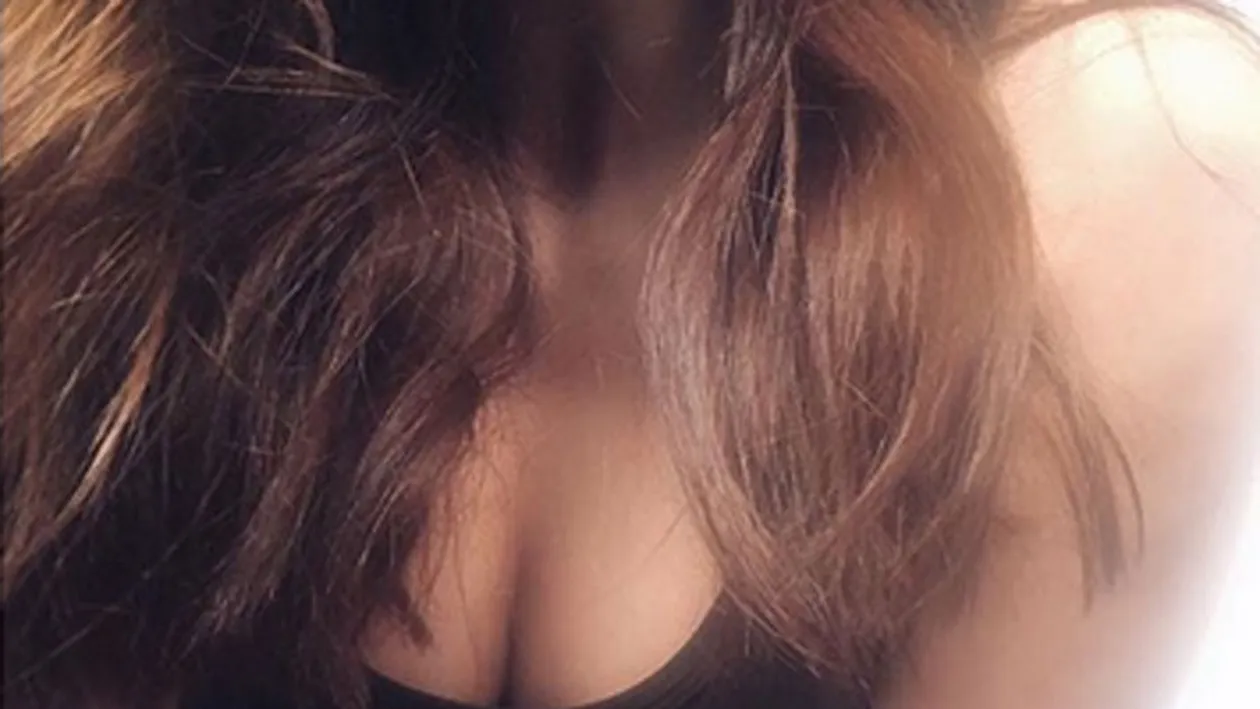 Zeci de bucureștence au fost pozate fără sutien. Album foto incendiar