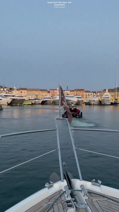 Julius Maximilian și iubita lui, sexy-durdulia Andreea Bîrsan, s-au distrat la Saint-Tropez