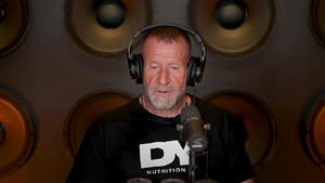 Dorian Yates, cel mai renumit culturist britanic, vorbește despre începuturile carierei sale: ” Da, eram golan, mă băgam în probleme cu bătăi”