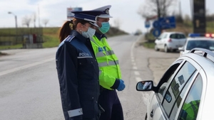 S-a lăudat prin sat cu mașina cumpărată, dar avea un permis fals. Cum a fost prins cu minciuna un bărbat din Bacău