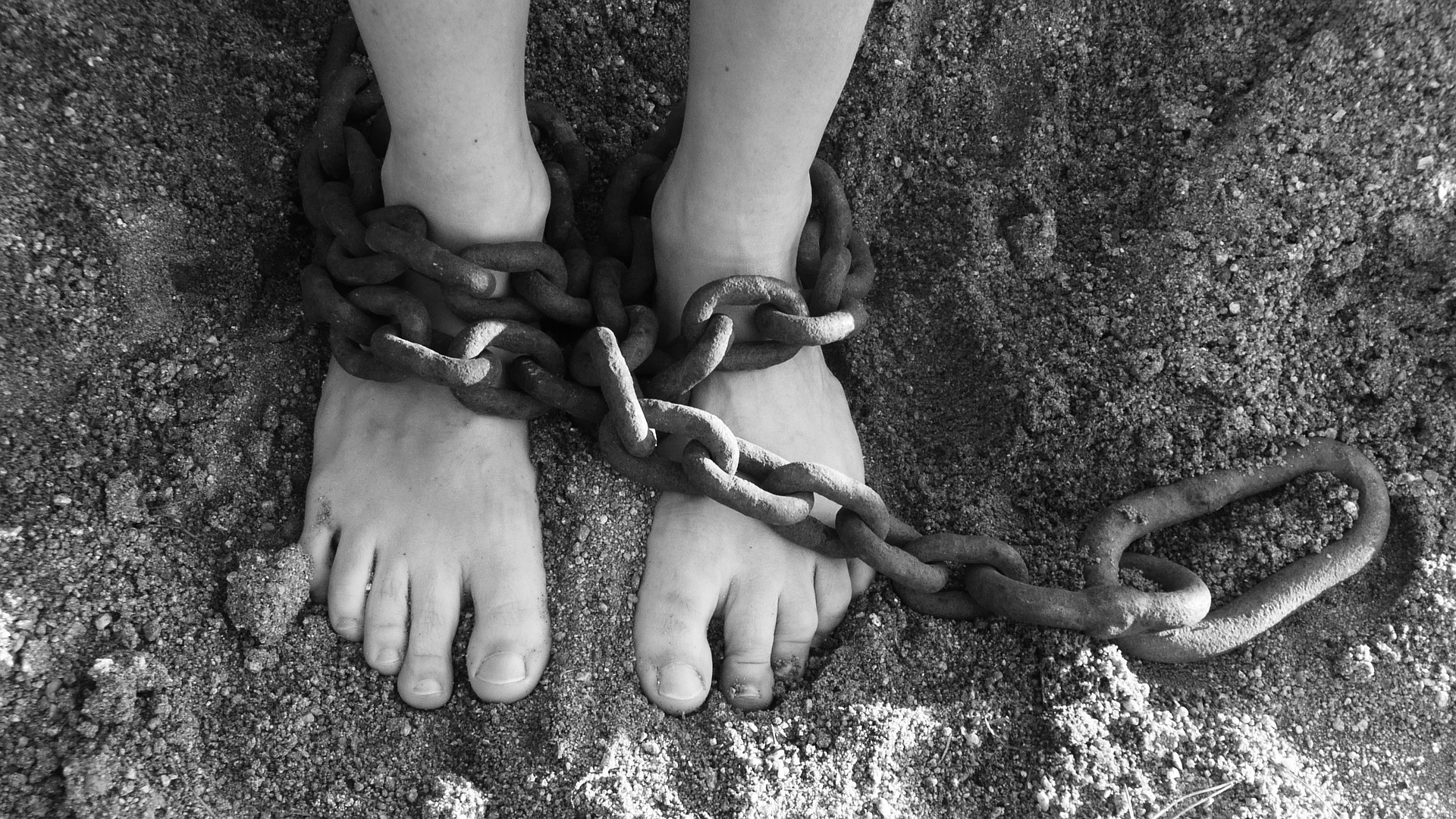 Șocant. O mamă din Suedia, arestată pentru că și-a sechestrat fiul timp de 28 de ani