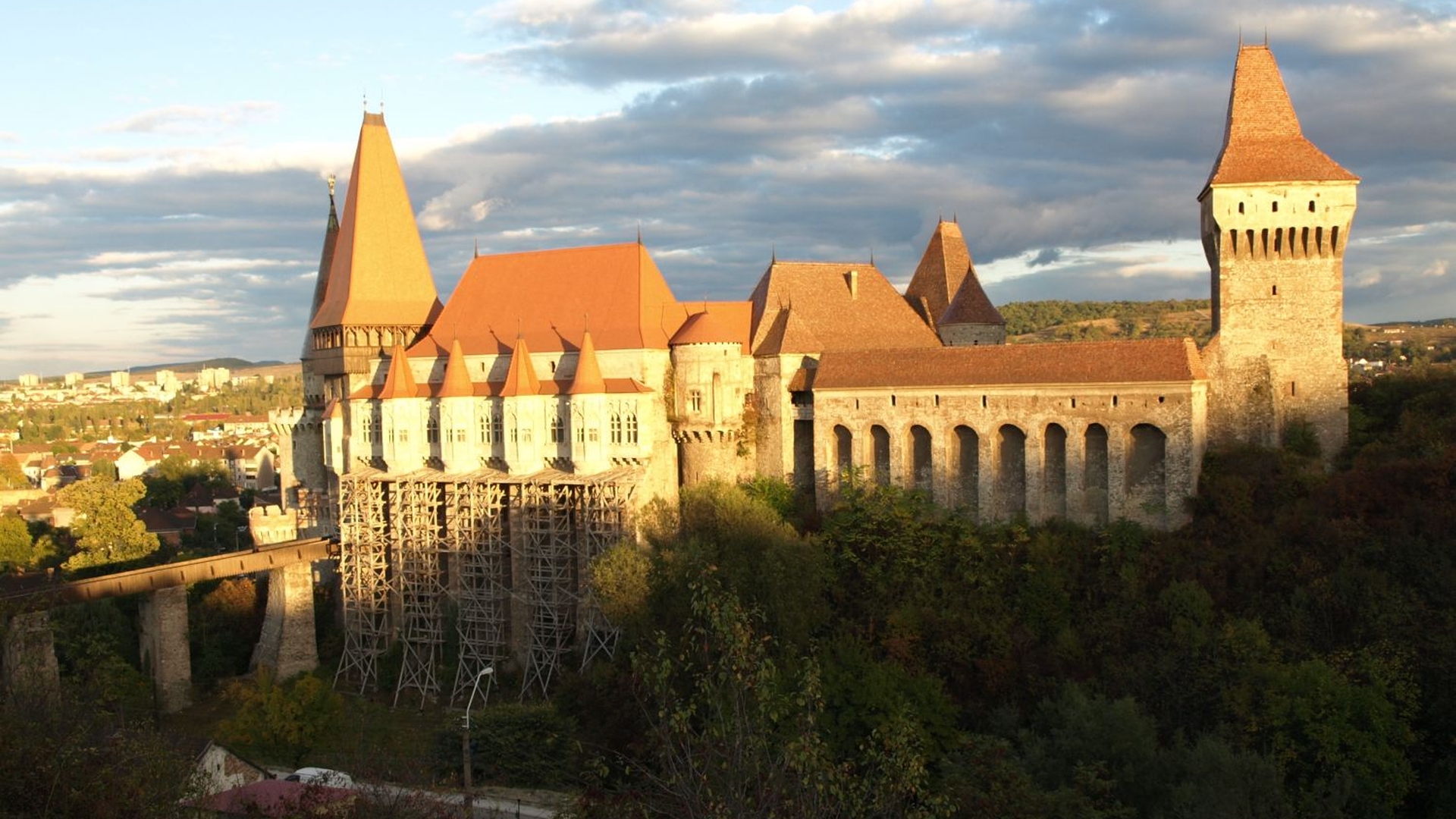 Ofertă şoc! Castelul Corvinilor de la Hunedoara va fi închiriat cu ora de Revelion! Află cu cât!