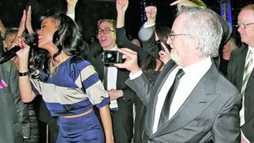 Senzuala Rihanna a facut show. A cantat pentru Steven Spielberg