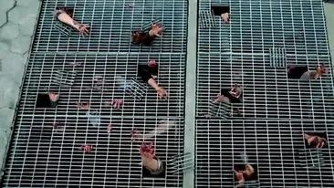 Au iesit MAINI de zombie din canal! Cel mai tare clip al momentului! L-ai vazut?