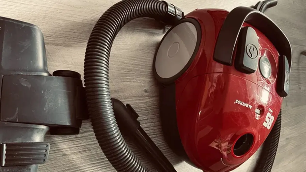 Țeapa anului în România! Mirela din Iași, păcălită să cumpere un aspirator de 2.500 de euro, în rate pe 3 ani