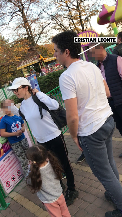 Celebrul prezentator de la PRO TV apare rar în public cu soția (cunoscută jurnalistă)… Noi i-am filmat însă departe de pupitrul știrilor!