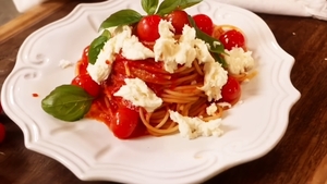Spaghetti alla Caprese, direct din Capri – Pasta Queen îți șoptește o rețetă simplă, perfettissima!
