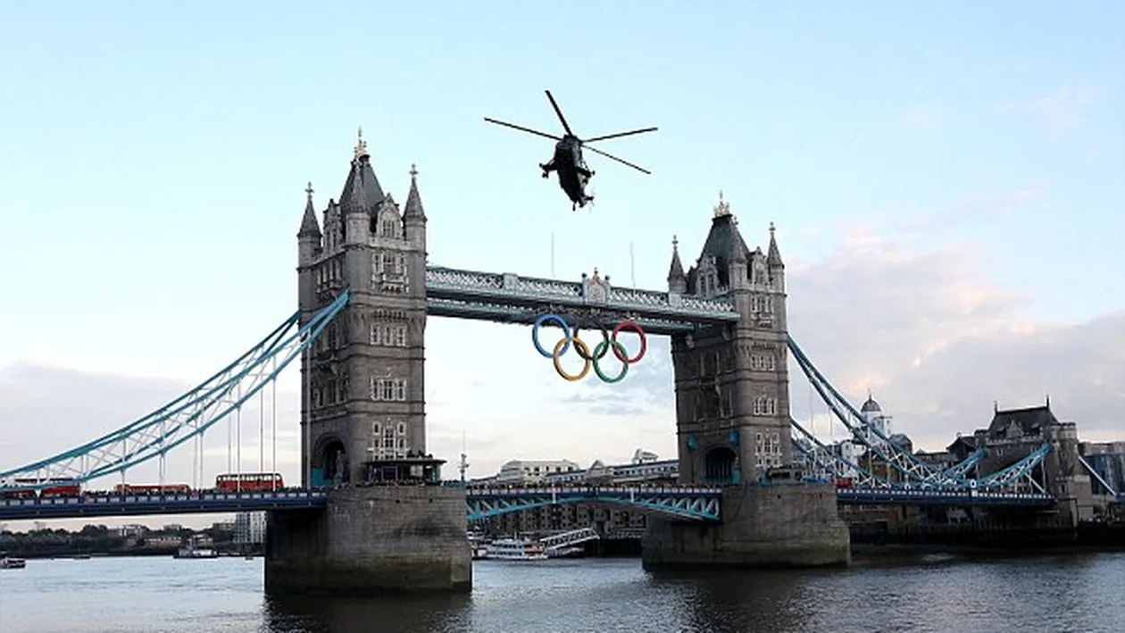 VIDEO Un elicopter s-a prăbuşit în centrul Londrei! Două persoane şi-au pierdut viaţa în urma accidentului