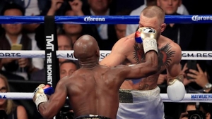 VICTORIE DECISIVĂ pentru Mayweather, prin KO Tehnic, în Runda 10: "Am ales partenerul potrivit pentru ultimul dans"