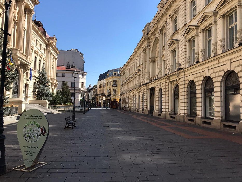 Doar decorul de epocă a mai rămas în Centrul Vechi