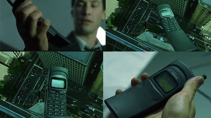 Cel mai tare telefon din anii Matrix renaște! Ce are special noul telefon pe care o să-l vrei!