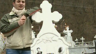 Incredibila poveste de viata a lui Mihai Traistariu! Tatal ii batea mama, care l-a blestemat sa moara de cancer: "Tumoarea lui de la cap a plecat spre ochi!"