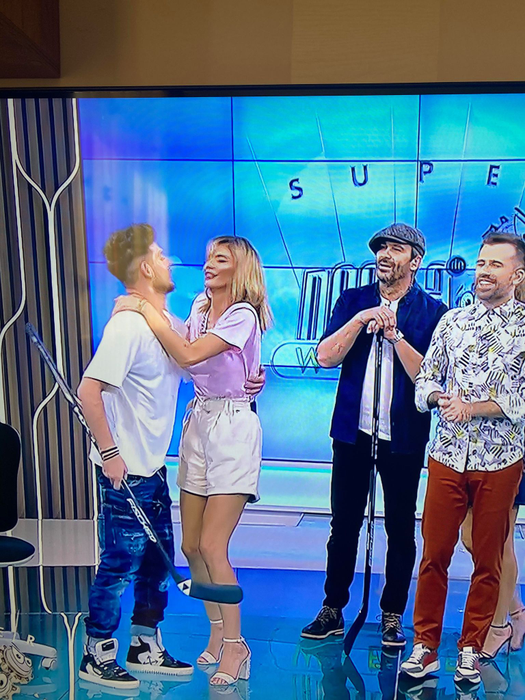 Dovada că asistenta de la „Neatza cu Răzvan și Dani” și Cuza de la „Noaptea Târziu” s-au împăcat! S-au îmbrățișat, în direct, la Tv