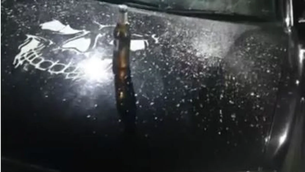 Și-a făcut praf mașina după ce a fost înșelat de iubită! Argeșeanul are dovezi: ”Am prins-o cu poze!”