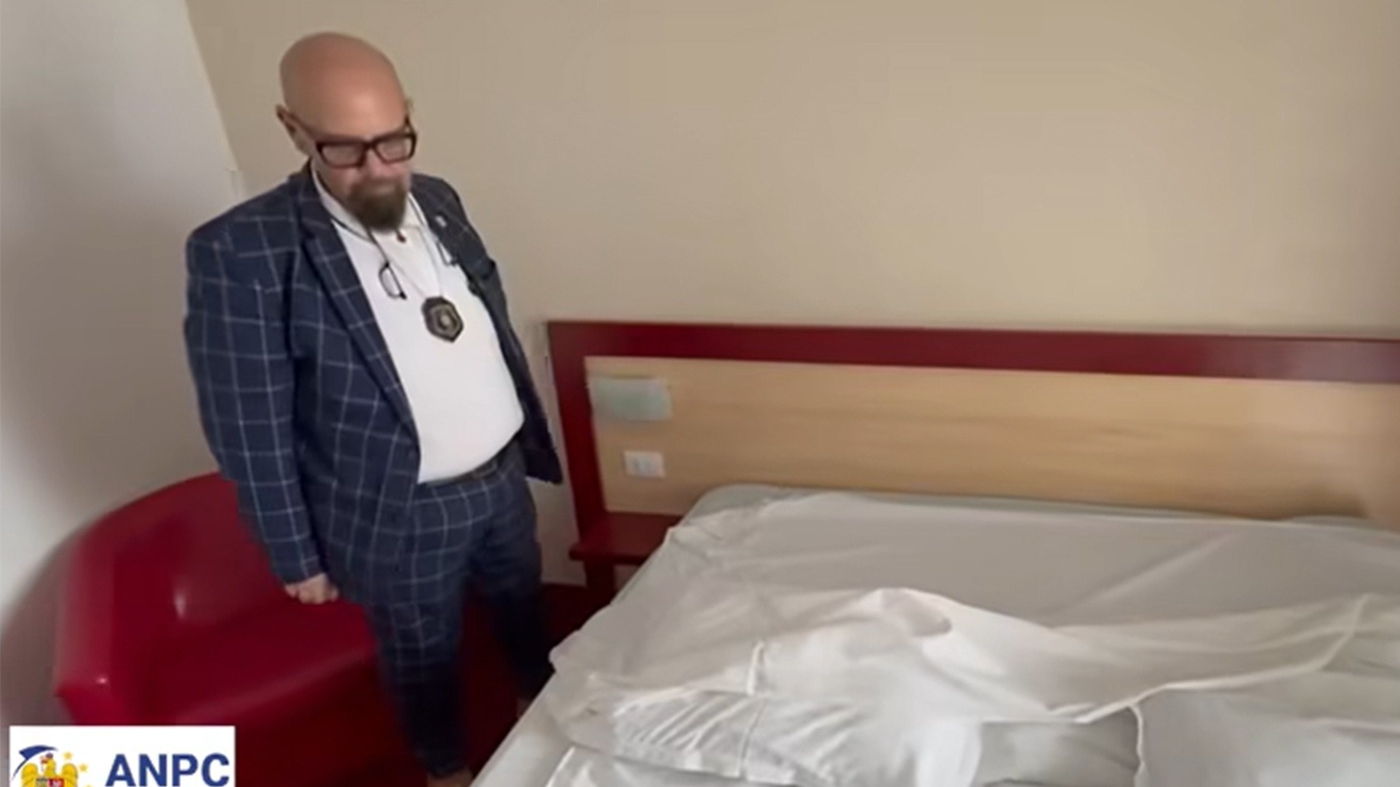 Piedone a intrat într-un hotel de 3 stele de pe litoral. Ce a găsit șeful ANPC pe pat, în cameră