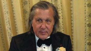 Imagini emotionante! Uite-l pe Ilie Nastase in costum de "ginerica" in timp ce sta alaturi de fiica lui