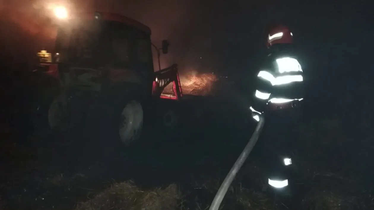 Depozit de furaje, incendiat în Teleorman. Focul risca să se extindă la locuințele din apropiere
