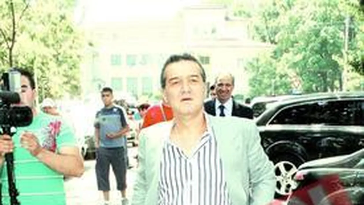 Becali a fost fluierat de turci chiar in fata casei