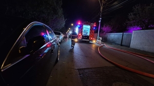 Incendiu în sectorul 5 al Bucureștiului. Patru case au fost cuprinse de flăcări