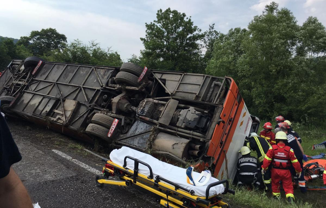 12 oameni au fost răniţi după ce un autocar s-a răsturnat! Plan roşu de intervenţie