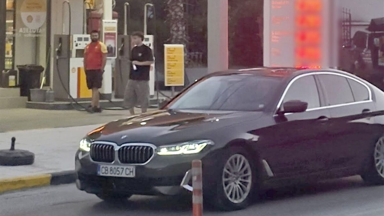 Credeai că la noi e scump? Cât costă carburanții în benzinăriile din Grecia. Un turist român a oprit și a făcut poză