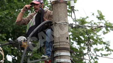 Barbatul care s-a urcat pe stalp langa Palatul Cotroceni, internat la Psihiatrie si examinat de INML