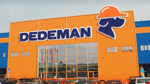 Dedeman, nevoit să despăgubească cu 50.000 de lei pe unul dintre clienți. Ce a pățit bărbatul când se plimba prin magazin