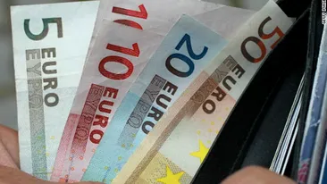 Un batranel de 79 de ani din Turda a gasit un portofel cu 8400 de euro! Nu l-a predat, insa politia l-a prins imediat! Unde era: