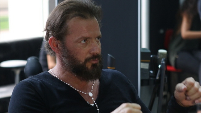 Un mega star de la Hollywood a venit sa se tunda in Bucuresti! Afla totul despre peripetia marelui actor!