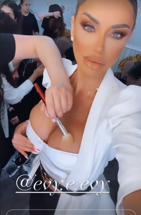 Bianca Drăgușanu, gafă vestimentară înainte să apară la Teo Show. A publicat din greșeală imagini în care unul dintre sâni “i-a evadat” din decolteul generos | FOTO