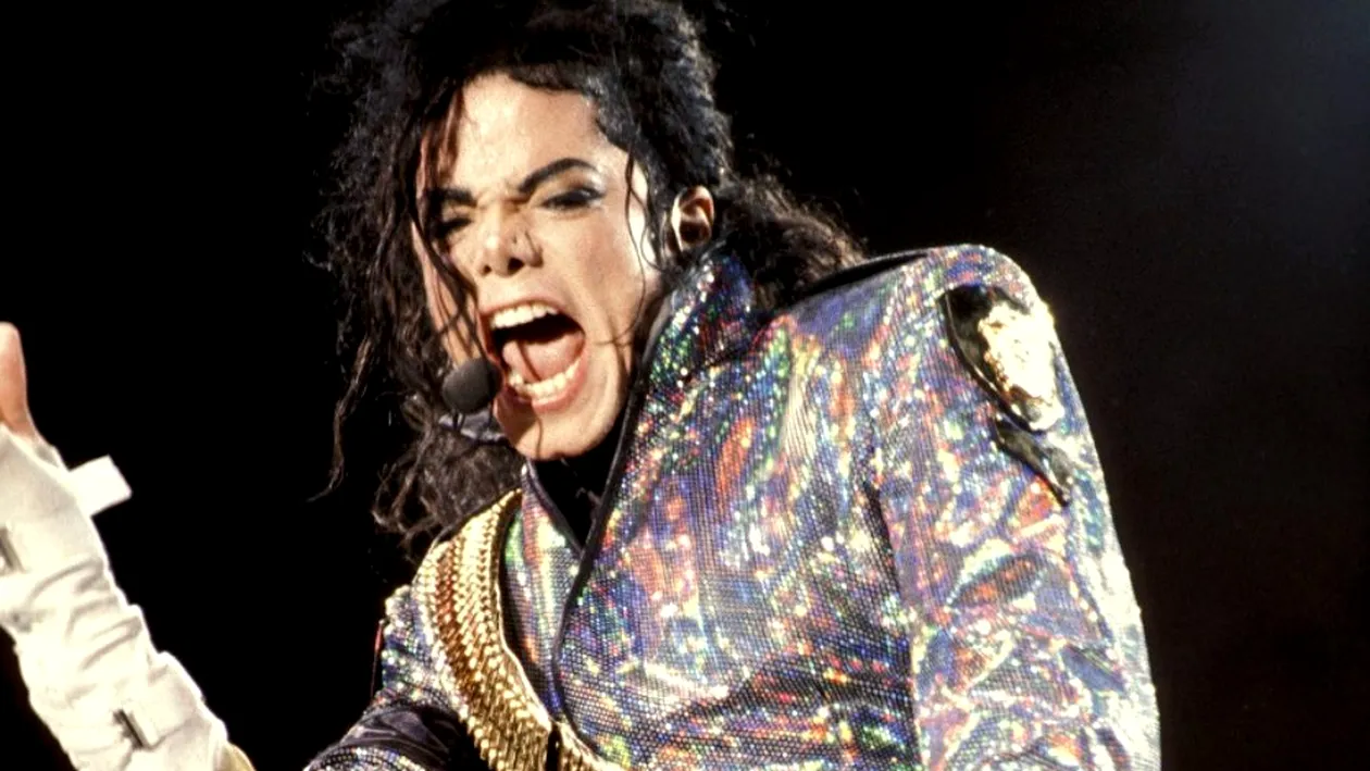 Jacheta purtată de Michael Jackson în turneul Bad, vândută cu aproape 300.000 de dolari