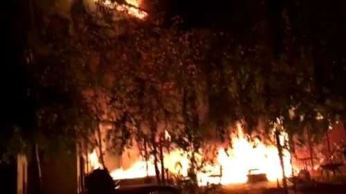 Incendiu puternic izbucnit la un hotel din Timișoara. 9 persoane au fost evacuate