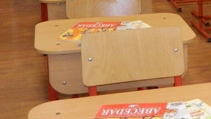 Şcoală închisă după ce unei profesoare i-a căzut tavanul în cap