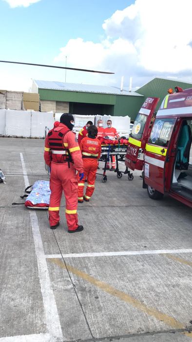 Accident de muncă înfiorător în Prahova! Bărbatul rănit grav a fost adus cu elicopterul SMURD în București
