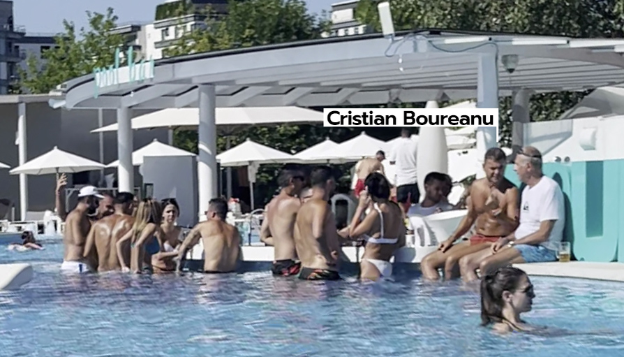 Cristian Boureanu, la piscină alături de câțiva prieteni