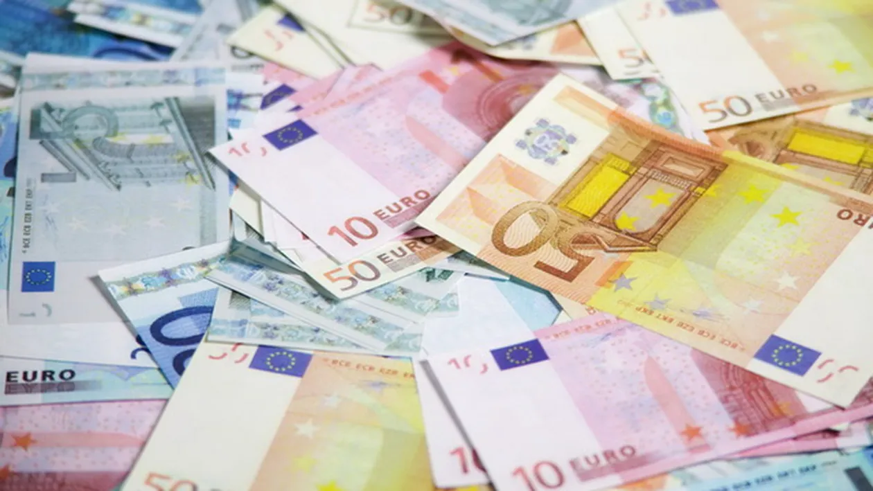 Leul s-a apreciat la inceputul zilei; cursul a coborat sub 4,51 lei/euro