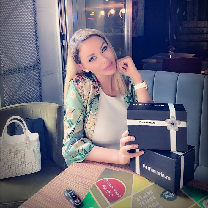 BIANCA DRĂGUŞANU i-a arătat Sofiei cum este viaţa la ţară! Cum a reacţionat micuţa când a atins o găină