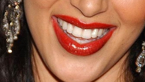 Are unul dintre cele mai frumoase zambete din showbiz, dar n-a platit pentru el! Afla ce starleta e datoare la dentist!