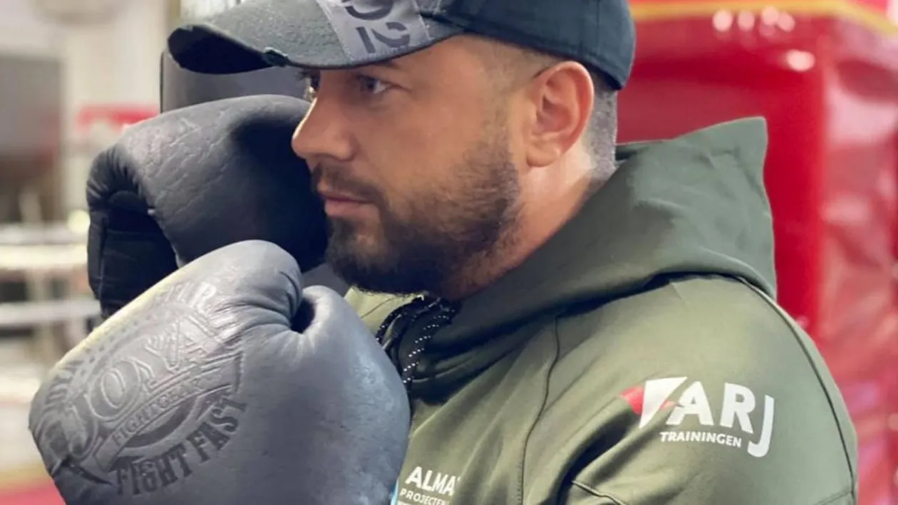 Experiență îngrozitoare! Manelist cunoscut, agresat fizic la petrecerea unde trebuia să cânte: „Mi-a fost frică pentru viața mea”