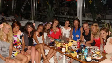 Madalina Draghici a avut o petrecere a burlacitelor ca la carte! A purtat diadema, a avut bagheta magica si a dansat in club pana in zori!