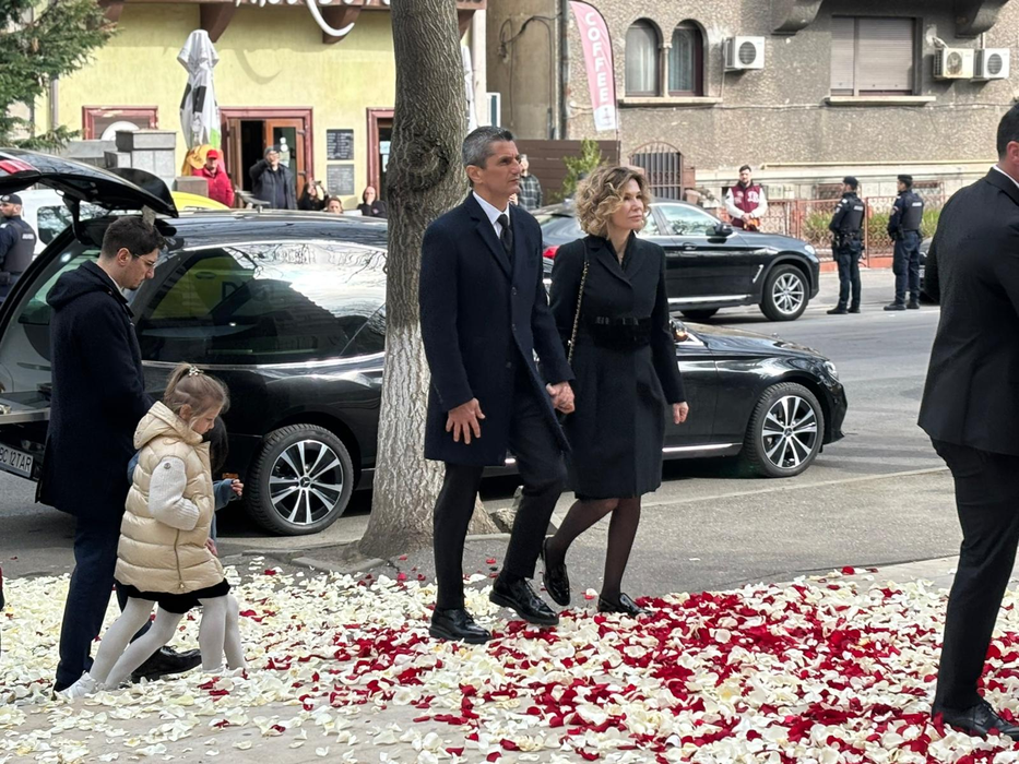 Răzvan Lucescu, împietrit de durere la înmormântarea lui Il Luce. Cine i-a stat alături, la fiecare pas