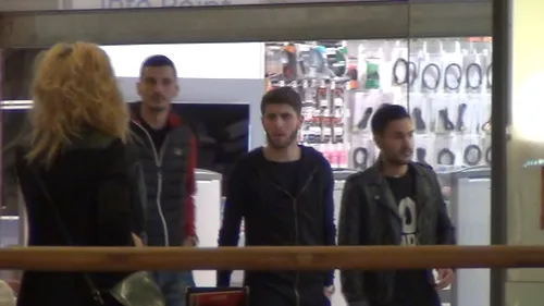 Mihai Radut face MARCAJ strans la o cantareata celebra! Paparazzi l-au prins in fapt! Vezi ce faceau in mall