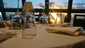 Condițiile pe care trebuie să le respecte patronii la redeschiderea restaurantelor și cafenelelor: e limitat...