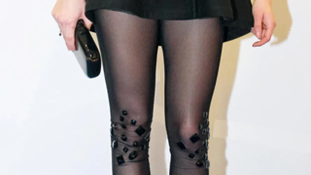 Ultima fita in materie de colanti! Vezi ce vedeta din Romania ii poarta!