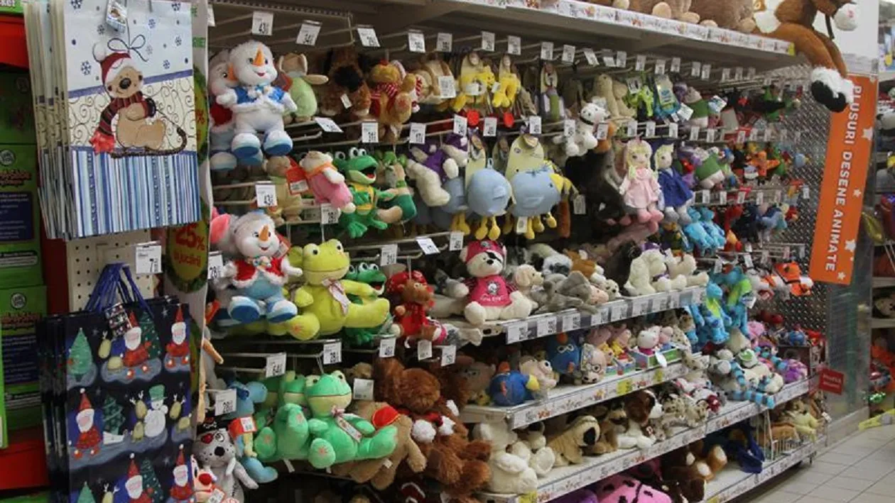 Imaginea care smulge râuri de lacrimi. Ce i-a răspuns un bărbat vânzătorului din magazin, atunci când a fost întrebat de ce a cumpărat mai multe jucării